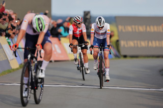 Anna Shackley crosses the finish line in second place in the European under-23 women's road race
