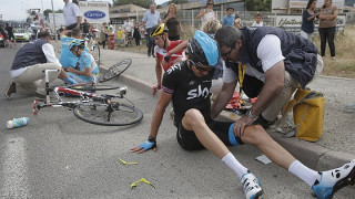 Disappointment for Cavendish on chaotic opening Tour de France stage