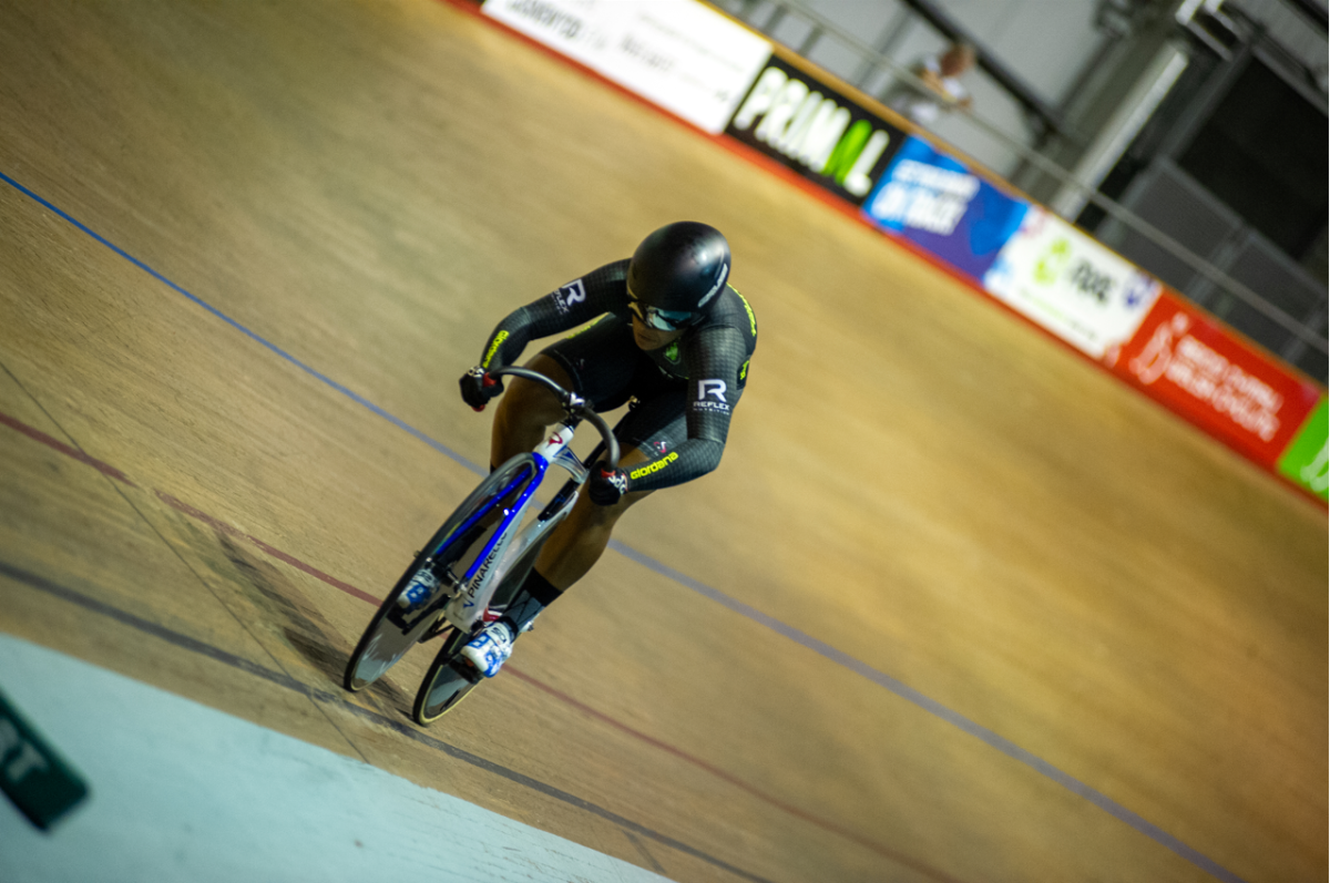 Sprint clearance track cycling
