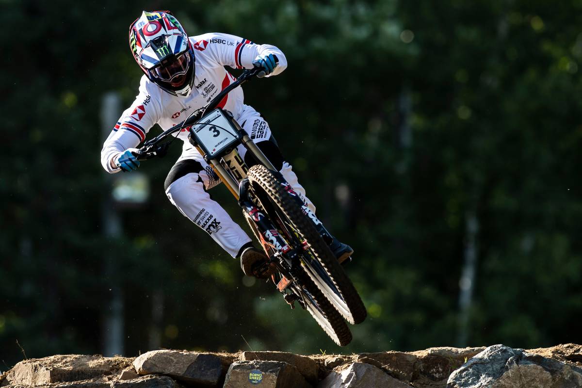 mountain bike downhill racing