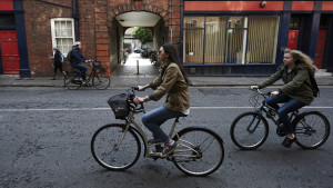 Chris Boardman: Compulsory helmet laws won&amp;#039;t make cycling safer