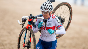 Evie Richards and Ben Turner in the top ten on Day One of the UCI Cyclo-Cross World Championships