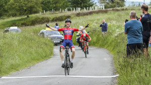 Gloag holds his nerve to take opening-stage win in Fife