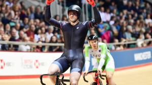 Kenny bounces back from error to win keirin title
