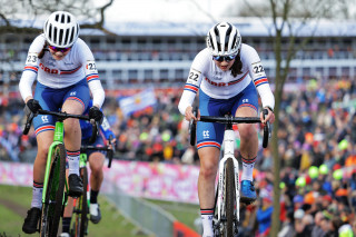 Ella Maclean Howell and Millie Couzens in the women's under-23 race at UCI Cyclo-cross world championships 2023