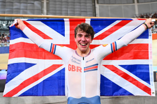 Archie Atkinson with union jack after scratch race world championships win