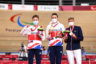 Podium image at Tokyo Paralympics 2020 - 25/08/2021 - Track Cycling - Izu Velodrome, Izu, Japan - Dame Sarah Storey with gold and Crystal Lane Wright with silver