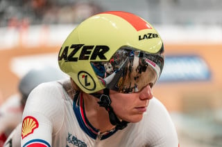 Elinor Barker in a Lazer helmet lining up to race a Madison