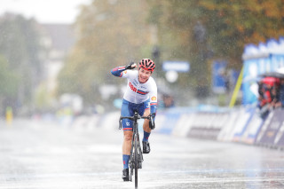 Sarah Storey wins the women's C5 road race at the 2024 UCI Para-cycling road world championships