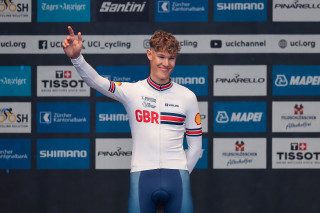 Seb Gindley wins junior men's road race silver at the Cat Ferguson wins the junior women's RR at the 2024 cycling road world championsips