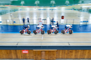 Team pursuit squad training in Castore kit