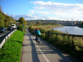 The approach to the Millennium Bridge, Lancaster (image: Sustrans)