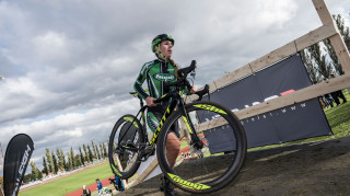 Annabel Simpson competes at the opening round of the 2016/17 British Cycling National Trophy Cyclo-cross Series