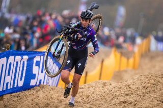 Nikki Brammeier riding the UCI Cyclo-Cross World Cup for Team Mudiita.