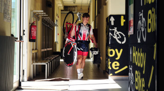 Gabz Cullaigh collects his Cervelo track bike at the velodrome in Montichiari