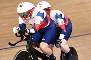 Helen Scott and Aileen Mcglynn on the tandem at Tokyo Paralympics