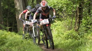 Isla Short leads a group at the HSBC UK | National Cross Country Series