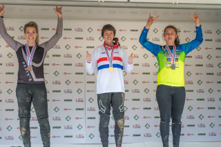 Stacey Fisher wins the 2019 HSBC UK | National Downhill eilte title.