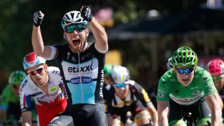 Mark Cavendish sprints to victory on stage seven of the 2015 Tour de France