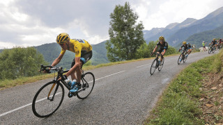 Chris Froome withstands attacks on Tour de France stage 12