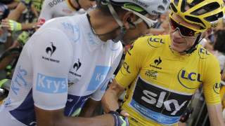 Chris Froome and Nairo Quintana shake hands before the start of stage 17 to Pra Loup