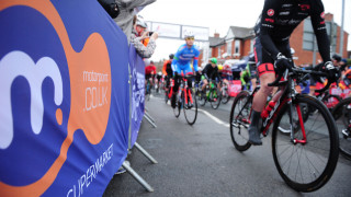 Riders roll out of the start at the Motorpoint Spring Cup Series Chorley GP