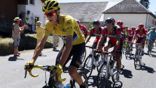 Chris Froome maintained his advantage in the yellow jersey