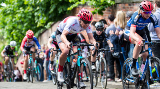 Chanel Mason in action in the Lincoln Grand Prix as part of the HSBC UK | National Women's Road Series