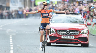 Lizzie Deignan wins the 2017 Tour de Yorkshire