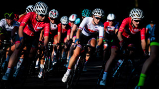 Jess Roberts in the middle of Team Breeze at the Otley GP 2018.