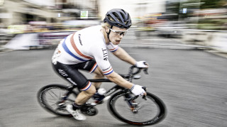 Matt Gibson wearing the National Circuit Champion's jersey in Barnlsey Crit 2018.