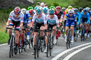 Connor Swift and Geraint Thomas lead the peloton at the 2018 Tour of Britain.