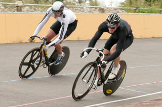 Donal Bailey (Black) on the way to victory in Sprinters League Final against Barnaby Swinnerton