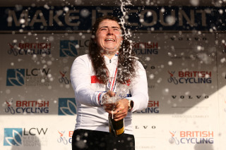 Harriet Harnden wins 2022 national cyclo-cross title in Crawley.