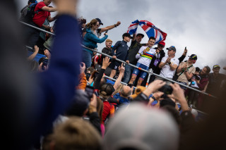 Tom Pidcock wins mountain bike cross-country gold at the 2023 UCI Cycling World Championships in Scotland
