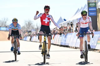 Nathan Smith wins junior men's bronze at the 2022 UCI Cyclo-cross World Championships