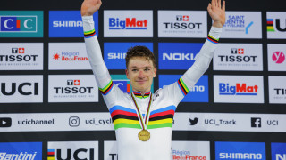 Ethan Hayter defends omnium world title after epic rides at UCI Track World Championships