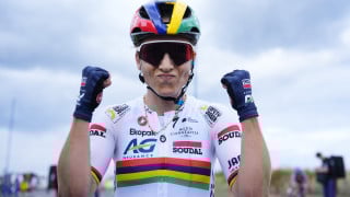 Classy Kim Le Court-Pienaar dominated Stage One of the Lloyds Tour Of Britain Women with victory in Redcar