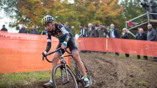 Late crash denies Harris deserved podium finish in second round of UCI Cyclo-cross World Cup