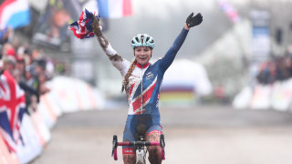 Richards storms to history with second cyclo-cross world title