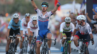 Cavendish wins silver in sprint finish at UCI Road World Championships