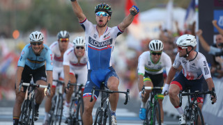 Cavendish wins silver in sprint finish at UCI Road World Championships