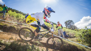 Athertons dominate at British Downhill MTB Series