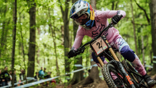 Seagrave holds off Atherton in World Cup opener