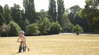 Pioneering National Trust partnership offers family bike borrowing