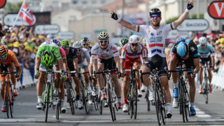 Cavendish sprints to victory on Tour de France stage 5