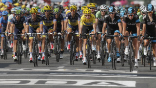 Froome stays in yellow after a steady arrival into Lyon on stage 14