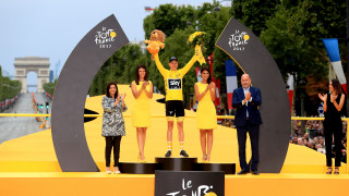 &quot;Phenomenal&quot; Chris Froome wins fourth Tour de France