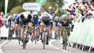 Tour of Britain: Ewan back in green jersey after second stage win