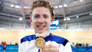 Impressive Stewart battles to points race gold in Commonwealth track finale